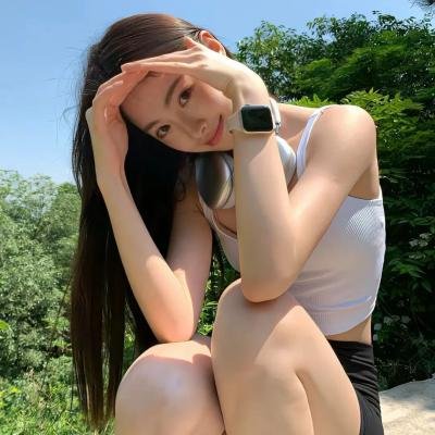 想踢沉迷男的女人